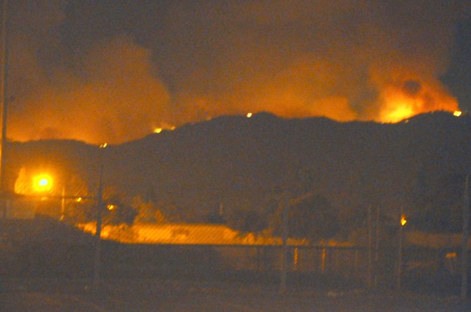 loma-fire-at-night